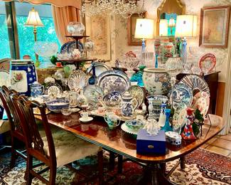 Elegant dining room stuffed full of beautiful blue and white and Imari chinoiserie