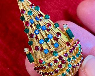vintage Christmas rhinestone brooch