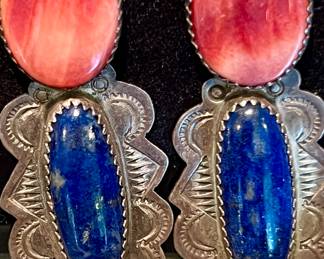 NAVAJO SPINY OYSTER AND LAPIS EARRINGS.