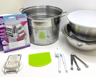 3 Large Mixing Bowls, Colander & Othe Baking Supplies
Lot #: 32