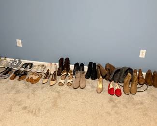 Various women's shoes, mostly sizes 8-9