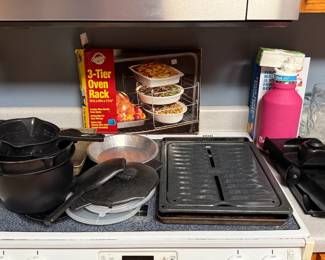 Various kitchen items