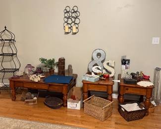 (WIRE STAND SOLD) Home decor, coffee table and end tables, 