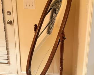 Standing mirror