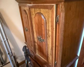 Armoire / $40