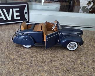 Franklin Mint 1939 Ford Convertible