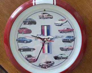 Ford Mustang clock-revs the engine at the top of every hour