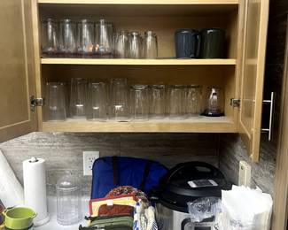 Drinking glasses, instant, ovenmits, kitchen essentials 