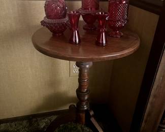 Piedestal table, vintage viking glass ruby red diamond point set