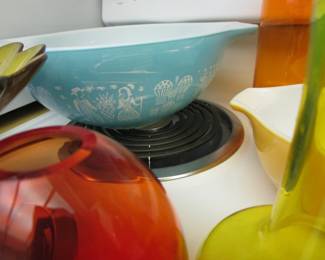Pyrex and more 1960's glassware