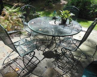 outdoor table and chairs