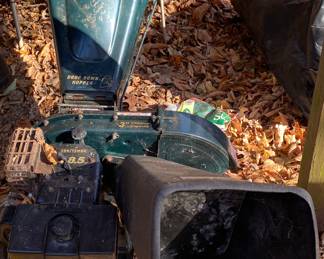Craftsman Chipper Shredder (Needs Some Work)