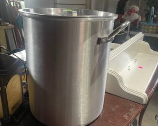 Large Pot for Lobster Bake, Turkey Frying, etc