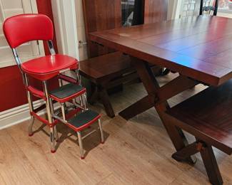 Wooden Farmhouse dining table & benches & 2 expandable leaves.