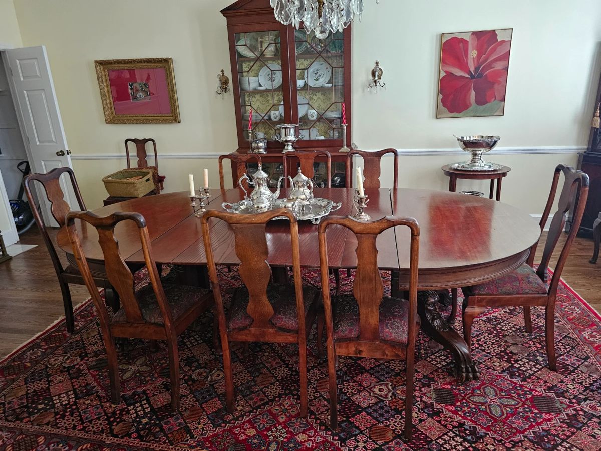 Pre Sale will start 7th August, please TEXT only, no other communication acknowledged. 
Stunning Dining Table with fabulous Lion Claw Feet and 8 Chairs. 