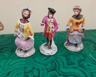Chelsea House Figurines following the Sitzendorf Monkey Band. 