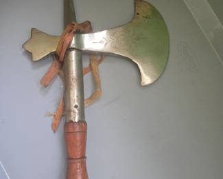 Wall hanger axe