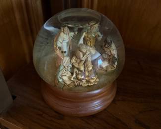 Christrmas Snow Globe Music Box
