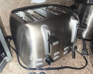 Four slice dual control toaster