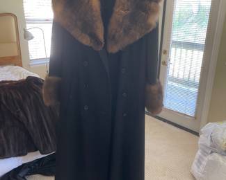 Gorgeous mink Coat with wool