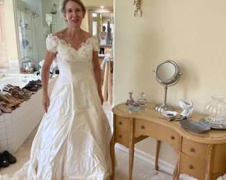 Great wedding dress with veil from 1994 - the dress is probably a size 4 and the bride was 5' and with heels prob 5'3" (For size) 