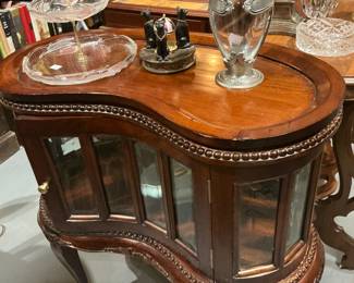 Mahogany Kidney liquor cabinet