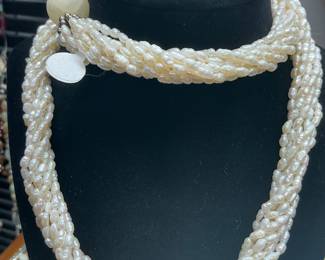 Complete set of seed pearls