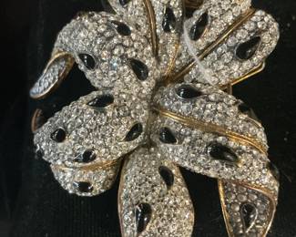 Rhinestone, onyx brooch