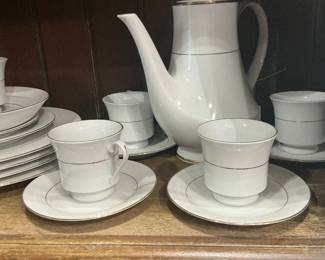 Vintage Crown Ming China set