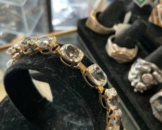 10k Topaz bracelet 