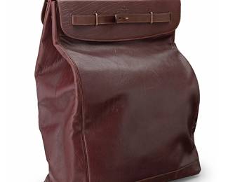 1132
A large Rey Pavon 'Diana' gentlemen's leather carry-all bag
Late 20th/21st century
Embossed logo to flap exterior and with brand tag to interior pocket
Comprising an oversize leather satchel bag in pebble textured brown leather and brass hardware, with top flap with side straps and turn-key lock closure, and with smooth leather interior
Overall: 23" H x 19" W x 8.5" D; Handle drop: 2.5"
Estimate: $300 - $500