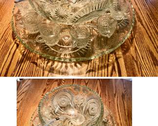 Gorgeous 1935 L.E. Smith Slewed Horseshoe Glass Punch Bowl set, "Pinwheel & Stars Slewed Horseshoes. Set Includes Large 22“ Serving Platter, a 14“ Punch Bowl & 12 Cups