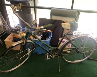 Vintage Schwinn 3-speed strand cruiser bike