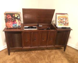 MCM Zenith Stereo Console. It all works, even the turn table!!
