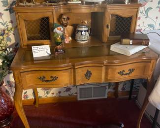 French provincial Harmony leather top desk