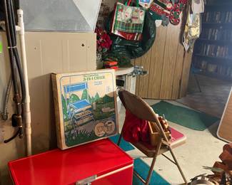 Vintage red Coleman cooler in great condition.