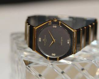 Beautiful Men's Baume-Mercier Avant-Garde Watch two tone black dial with 2 diamonds at 12,3,6,9, for a total of 8 diamonds, 5118.035 ref#1437755 signed on back of case and band, see photos. Two tone stainless band, not running at the time of listing.