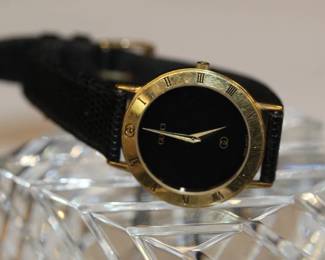 Men's Gucci Watch w/ Black Dial, Gold Tone Bezel with Roman numerals, 33mm case, original band with gucci buckle. 36 3000 032 running at time of listing.