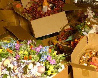 Assorted Holiday Decor