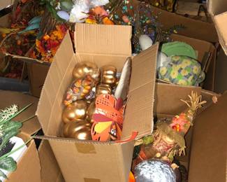 Assorted Holiday Decor