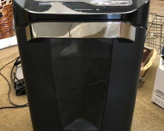 Staples Office Shredder 