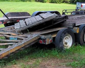 Tri-Axle Flatbed Trailer with Loading Ramps