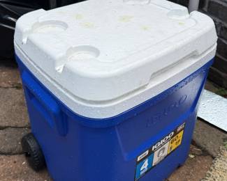 Igloo Laguna Rolling Hard Cooler