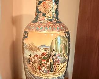 Large Japanese Satsuma vase (1 of 2)