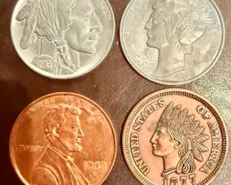 Novelty oversized coin replicas
