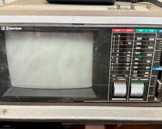 Vintage Emerson portable TV/Radio