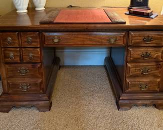 Muti Drawer Desk