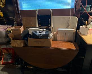 Drop leaf table