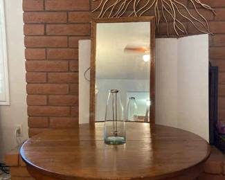Round Table And Decor