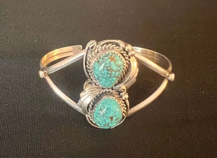 TA132VRare Vintage Native Sterling And Spiderweb Turquoise Cuff